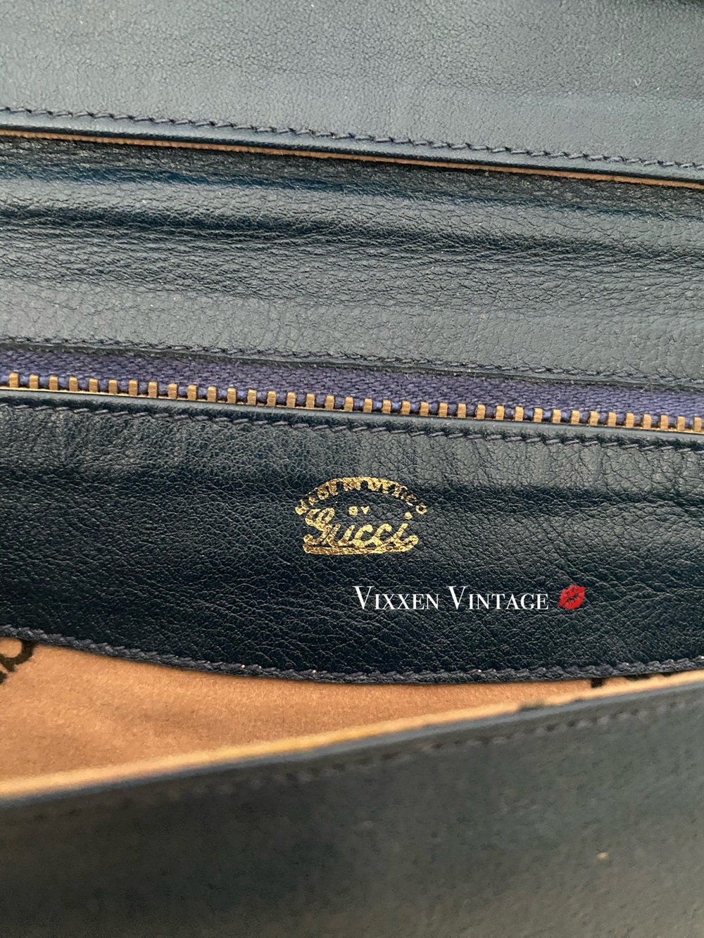 VINTAGE 1960’S GUCCI LEATHER GG MONOGRAM JACQUARD CLUTCH IN NAVY - Picture 11 of 13